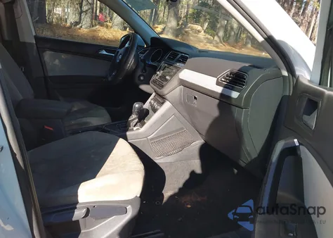 2018 Volkswagen Tiguan 2.0T S z USA, uszkodzony, nr VIN 3VV1B7AX4JM033750